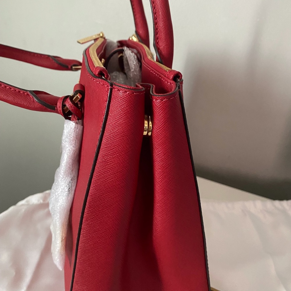 Michael Kors Satchel With matching wallet - Picture 8 of 9